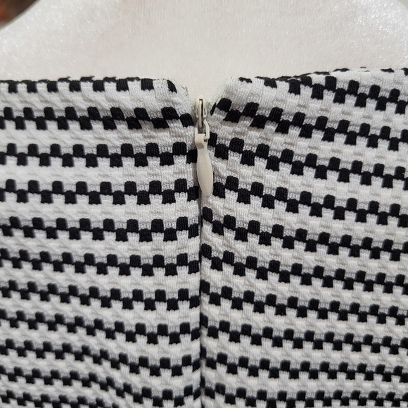 Eloquii Textured Knit Cold Shoulder Top - Picture 8 of 12